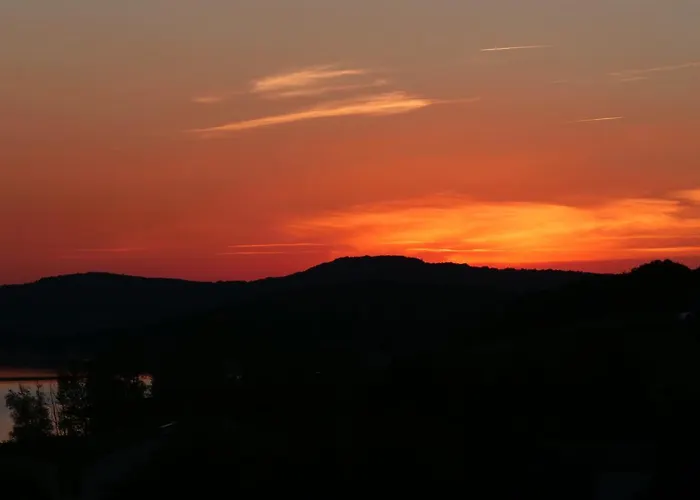 Maison Avec Vue Sur Le De Nyaraló Montbel